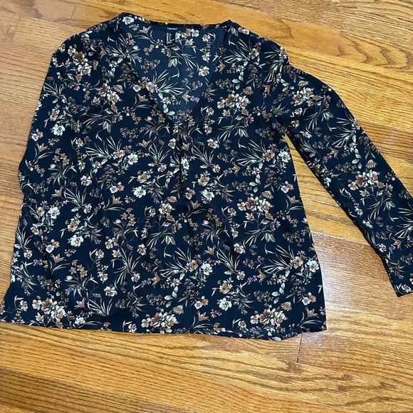 Beautiful Top from Forever! - Picture 3 of 3